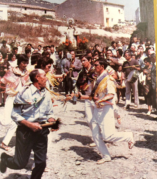 Fotografía antigua de danzadores